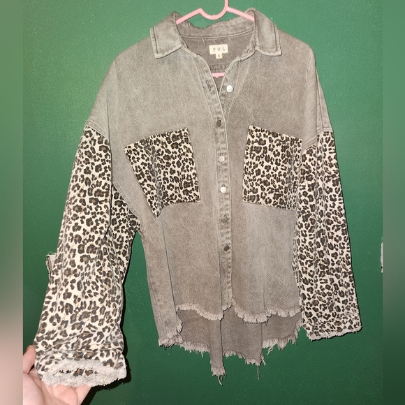 POL Jackets & Blazers - POL small gray & leopard shacket!